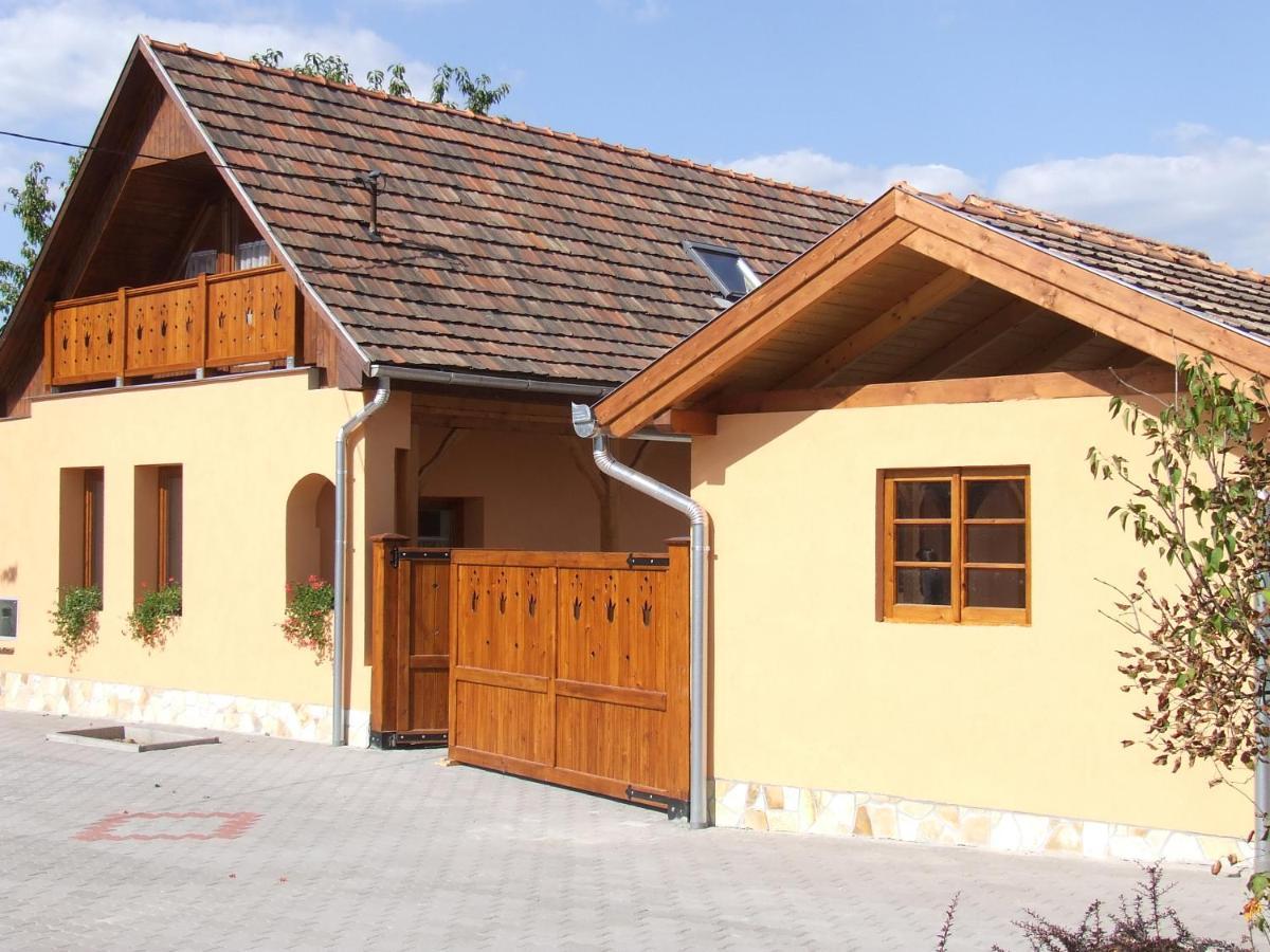 Villa Giulia Vendeghaz Verpelet Exterior photo